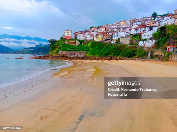 landscape of a marine village with a beach - lastres village in asturias - fotografias e filmes do acervo