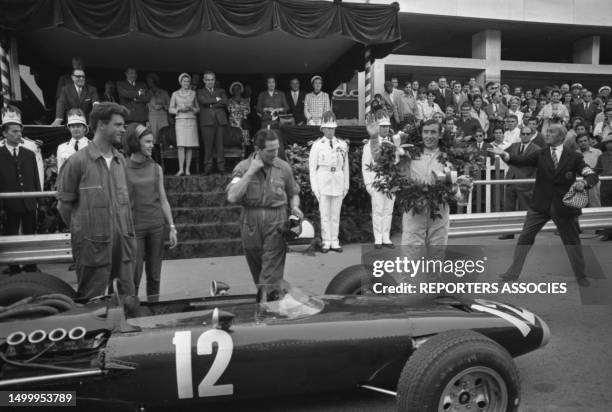 Jackie Stewart remporte le Grand Prix de Monaco sous les yeux de la Princesse Grace et du Prince Rainier le 22 mai 1966