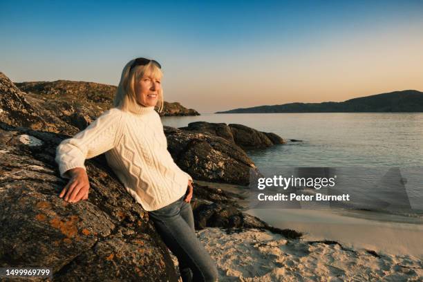 sunset stroll at achmelvich beach, lochinver, scotland - achmelvich stock pictures, royalty-free photos & images