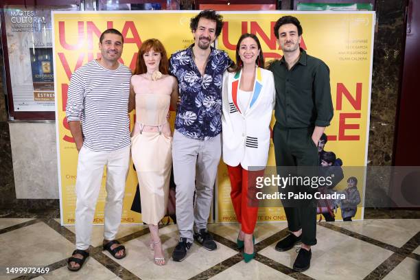 Alex Garcia, Ana Polvorosa, Felix Viscarret, Olaya Caldera and Miki Esparbe attend the "Una Vida No Tan Simple" photocall at Cines Verdi on June 20,...