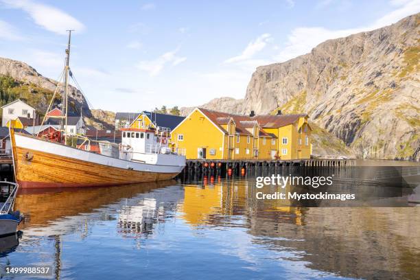 fishing village in the lofoten islands, norway - moskenesoya stock pictures, royalty-free photos & images