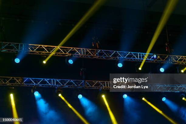 stage spotlights during music performance. - stage light stock pictures, royalty-free photos & images