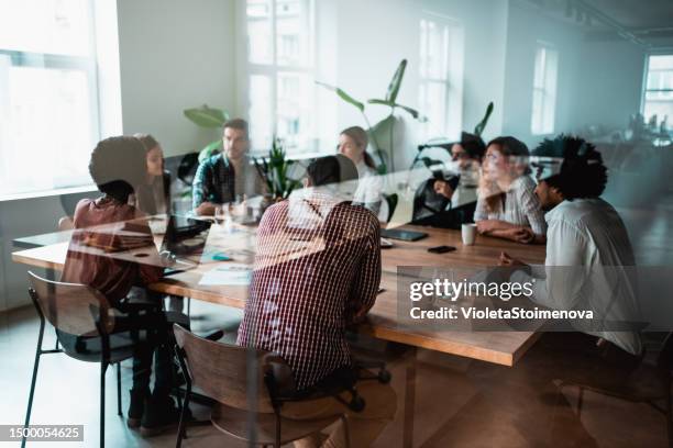 colleagues at business meeting in conference room. - modern business meeting stockfoto's en -beelden