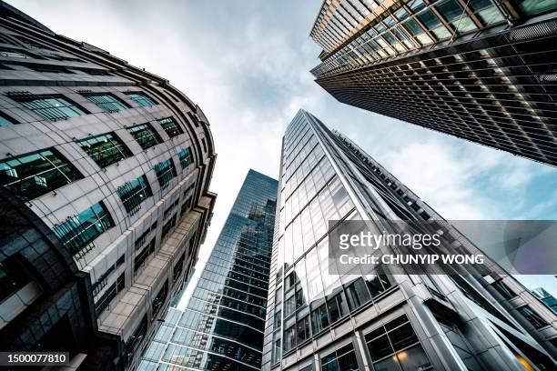 business office building in london - uk economy stockfoto's en -beelden