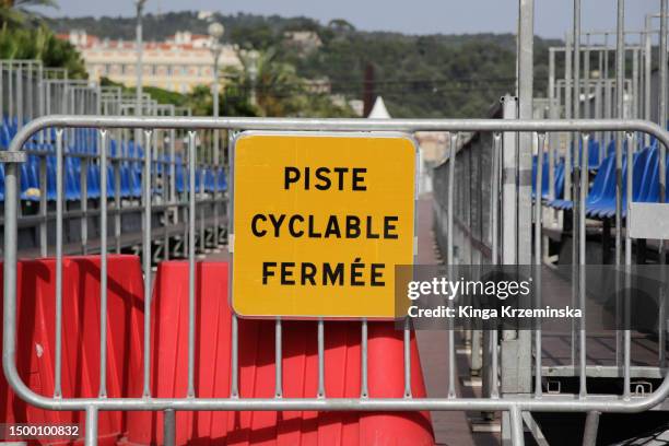 cycle path closed - sign - french language stock pictures, royalty-free photos & images