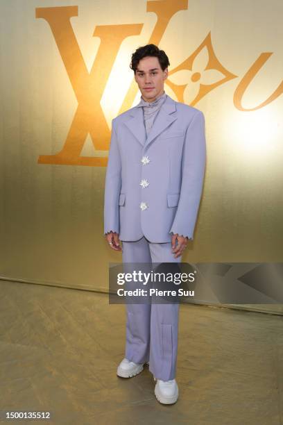 Guest attends the Louis Vuitton Menswear Spring/Summer 2024 show as part of Paris Fashion Week on June 20, 2023 in Paris, France.