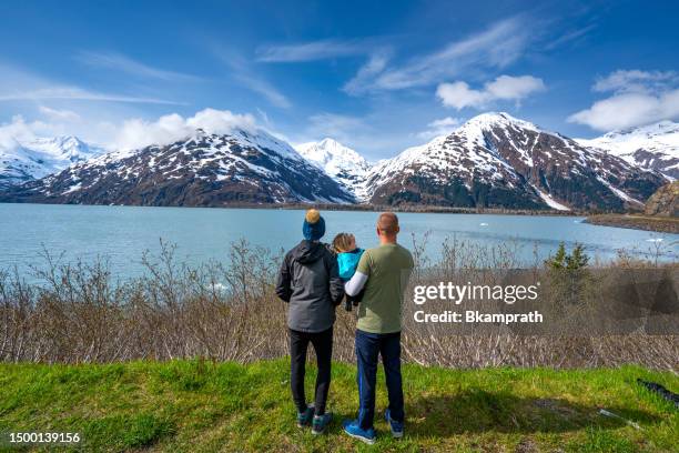 wunderschöner türkisfarbener, gletschergespeister portage lake im chugach state park in der nähe von whittier, alaska, usa - alaska - usa state stock-fotos und bilder