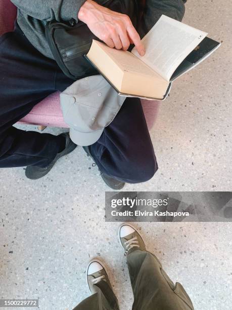 People Reading Reference Bibliography References Photos and Premium High Res Pictures - Getty Images