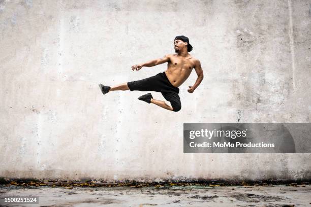 Kick Only Move 4,097 Mo Kick Stock Photos, High-Res Pictures, and Images - Getty Images