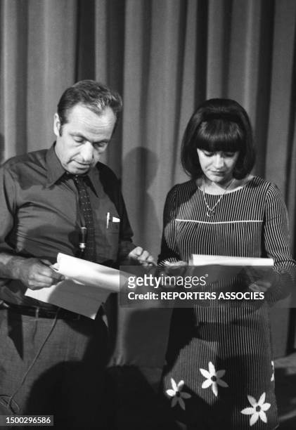 Guy Lux et Anne-Marie Peysson lors de l'émission de télévision 'Palmarès de la Chansons' à Paris le 7 octobre 1967, France