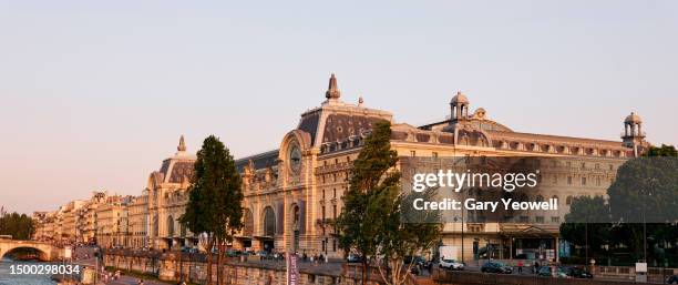 traditional buildings along the river seine - musee d'orsay stock pictures, royalty-free photos & images