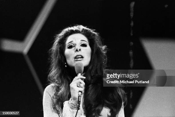 American singer-songwriter Bobbie Gentry performing on the BBC's 'Young Generation' show, London, 1st May 1970.