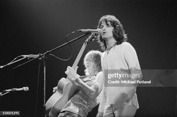 Guitarist Steve Howe and singer Jon Anderson performing with English progressive rock group Yes, at the Rainbow Theatre, London, 14th January 1972.