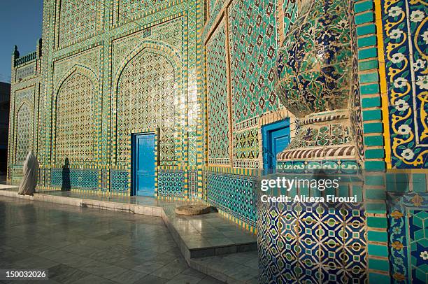 blue mosque - blue mosque mazar e sharif fotografías e imágenes de stock