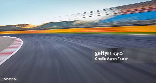 empty race track background - curve road fast stock pictures, royalty-free photos & images