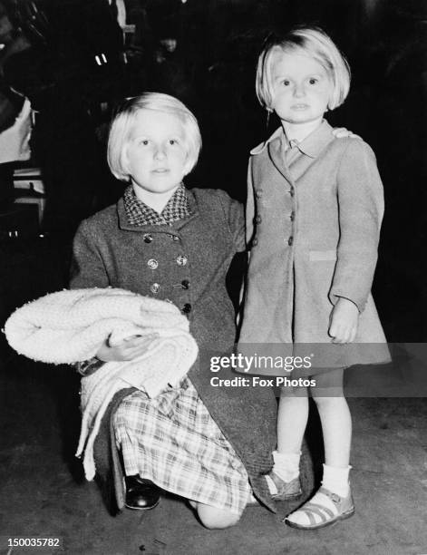 British children evacuated from Oxford during World War II arrive in Toronto, Canada, July 1940. Eight-year-old Mary Spence, the daughter of an...