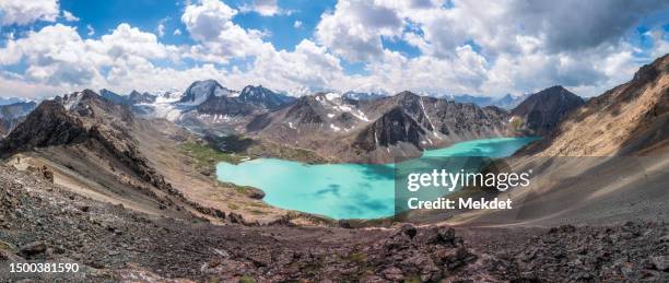 the panoramic view of ala-kul lake on high altitude tien shan mountains, near karakol, kyrgyzstan - tien shan mountains stock pictures, royalty-free photos & images