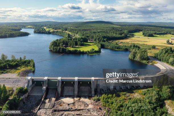 dam at a hydroelectric power plant - hydroelectric power stock pictures, royalty-free photos & images