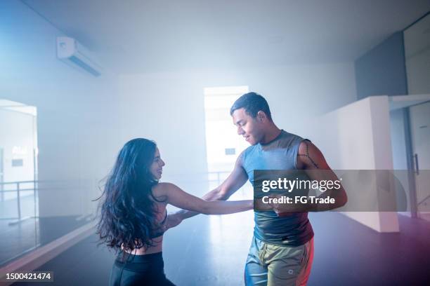 young couple dancing at a dance studio - woman dance studio stock pictures, royalty-free photos & images
