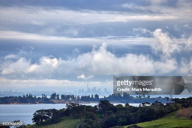 view to auckland city - hauraki gulf islands stock pictures, royalty-free photos & images