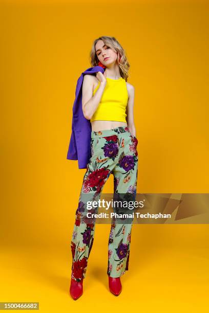 fashionable woman - yellow trousers stock-fotos und bilder