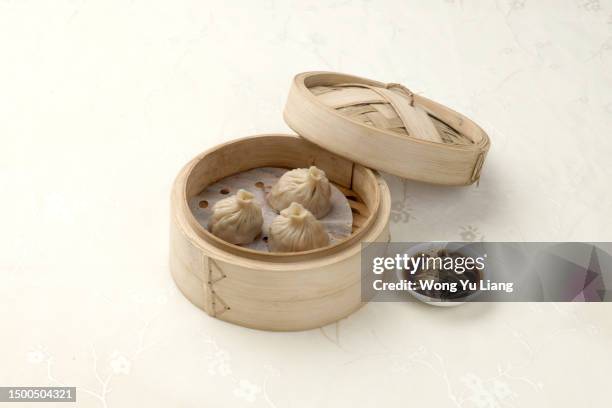 chinese steamed dim sum - dimsum stock pictures, royalty-free photos & images