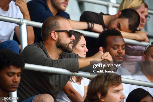 スタディオンの聴衆の男 - yankee stadion ストックフォトと画像