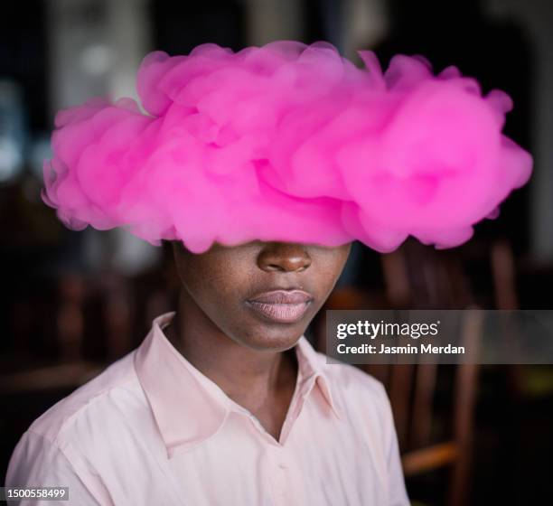 black woman with head in pink smoke - nascondere la testa nella sabbia foto e immagini stock