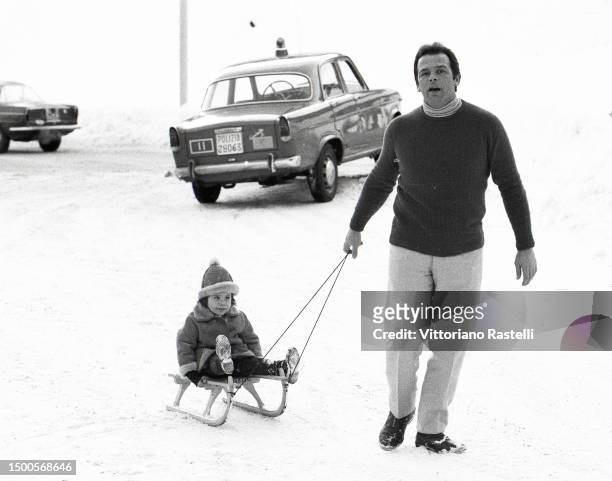 Cortina d'Ampezzo, Italy, Jan 1966, the Italian actor Renato Salvatori with her daughter Giulia.