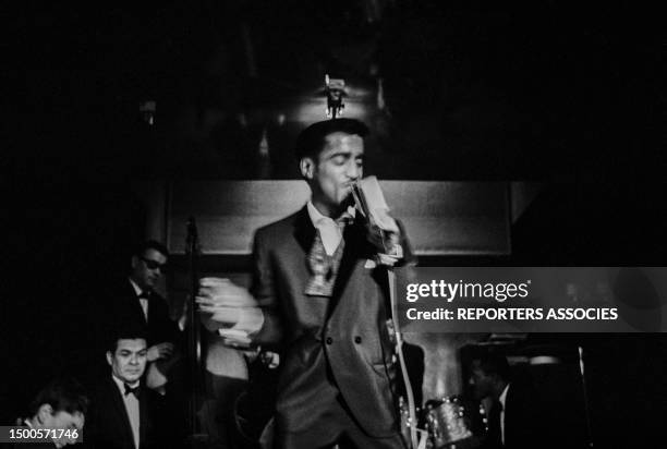 Sammy Davis, Jr. Lors d'un show sur la scène de l'Olympia de Paris le 19 mars 1964, France
