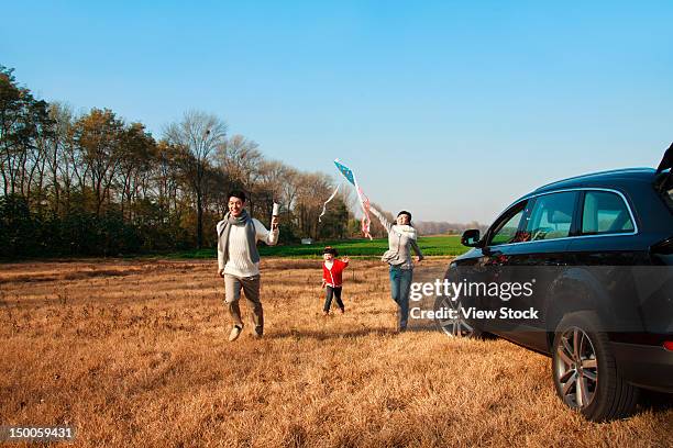 family in autumn - car park stock-fotos und bilder