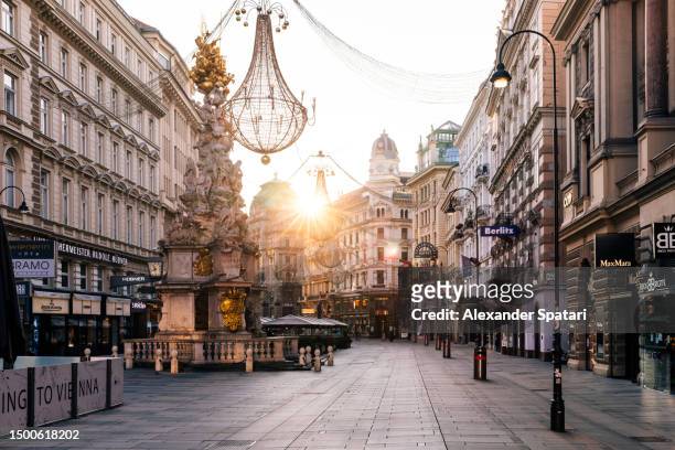 graben shopping pedestrian street on a sunny day, vienna, austria - pestsäule vienna stock pictures, royalty-free photos & images