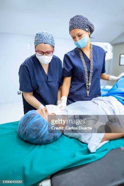 doctors in follicular puncture preparation in the operation room - ovarian cyst stock pictures, royalty-free photos & images