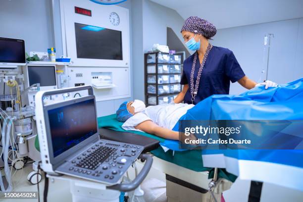 doctors in follicular puncture preparation in the operation room - egg freezing stock pictures, royalty-free photos & images