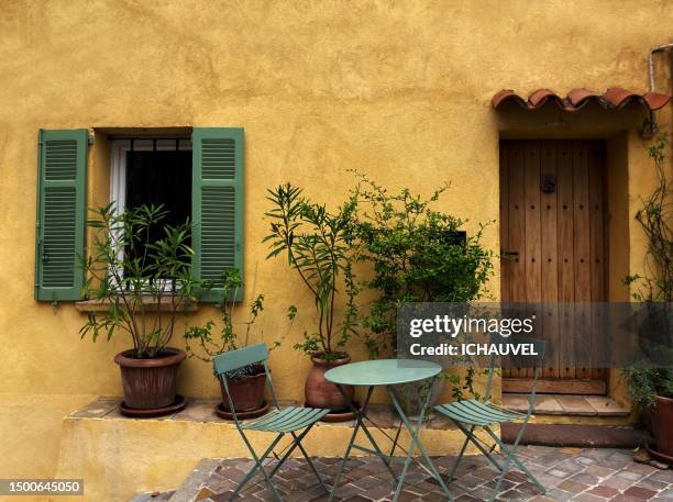 provence village house france - costa azzurra foto e immagini stock