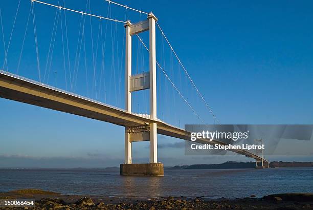 the severn bridge - severnbrücke stock-fotos und bilder