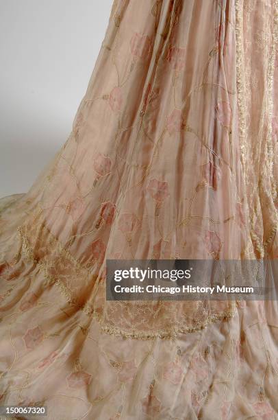 Tea gown, ca 1900 . Printed silk chiffon, silk chain stitch, and lace by Charles Frederick Worth.