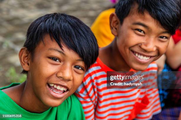 burmese children having fun in temple, old bagan, myanmar - myanmar culture stockfoto's en -beelden