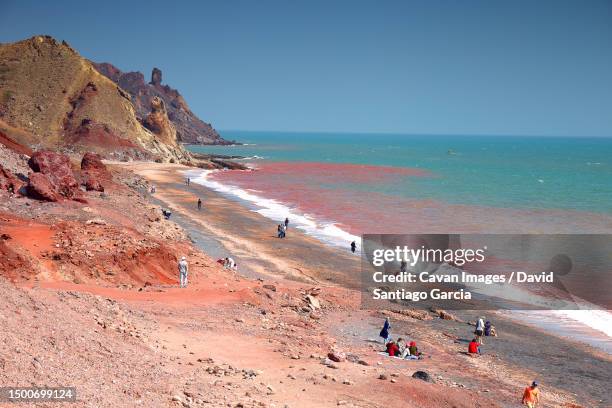 the persian gulf. hormuz island, iran - stretto foto e immagini stock
