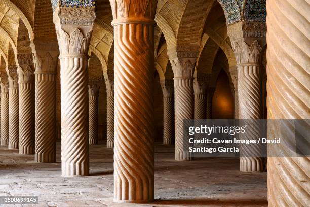 vakil mosque, a mosque in shiraz, in southern iran. this mosque was built between 1751 and 1773, during the zand period - shiraz - fotografias e filmes do acervo