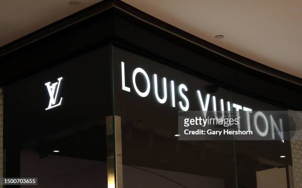 4,444 Louis Vuitton Logo Stock Photos, High-Res Pictures, and