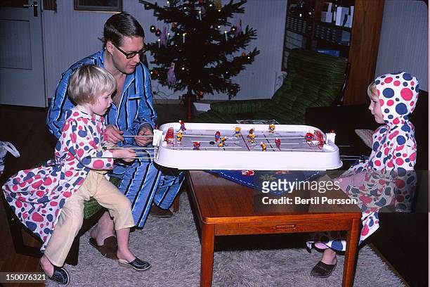 family playing hockey game - archival christmas stock pictures, royalty-free photos & images