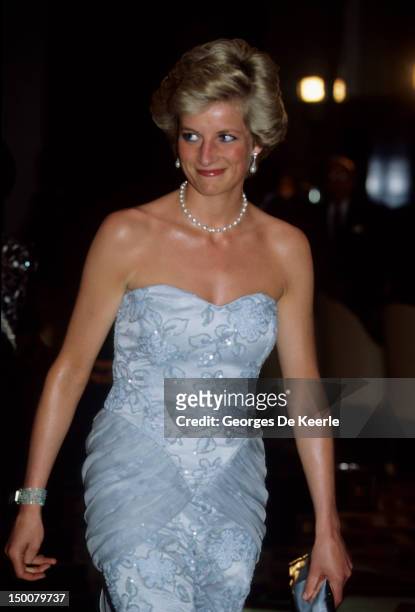 The Princess of Wales attends a banquet at the President's palace in Yaounde, Cameroon, wearing a blue Catherine Walker dress, March 1990.