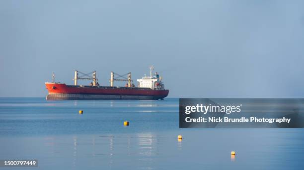 oil tanker, jordan. - mar rosso foto e immagini stock