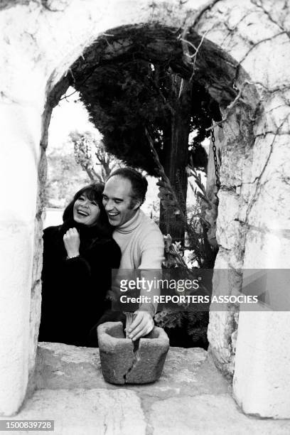 Michel Piccoli et Juliette Gréco à Saint-Paul de Vence en décembre 1966, France.