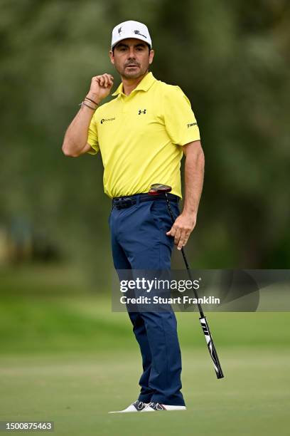 Felipe Aguilar of Chile prepares to play his putt shot on the 10th hole during Day Two of the BMW International Open at Golfclub Munchen Eichenried...