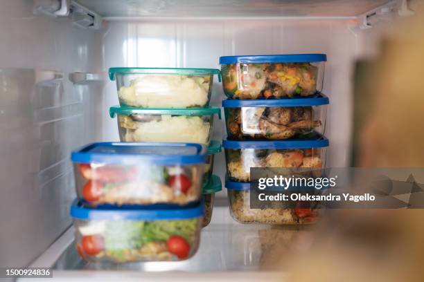 takeaway business lunchboxes in the fridge. food rations for the office in glass bowls. delicious prepared food for a fitness diet. - preparazione di alimenti foto e immagini stock