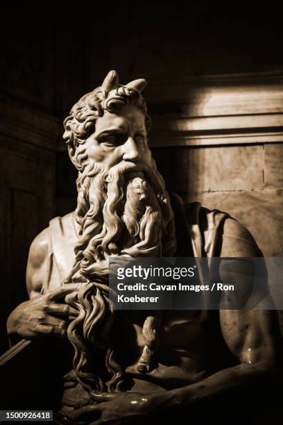 moses statue by michelangelo buonarroti, church of san pietro, vincoli, rome, italy - koeberer stock pictures, royalty-free photos & images