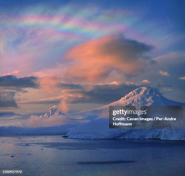 mother of pearl clouds (nacreous clouds), polar stratospheric clouds. these clouds indicate global warming - antarctica sunset stock pictures, royalty-free photos & images