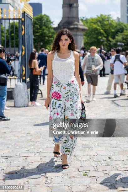 Alisa Volskaya wears pants with graphic print outside Dior during the Menswear Spring/Summer 2024 as part of Paris Fashion Week on June 23, 2023 in...